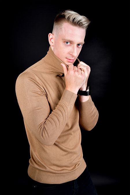 Michael Danilczuk profesional dancer pose about us